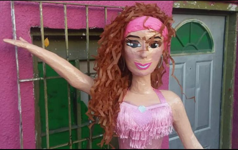 La piñata tiene la vestimenta que la cantante usó en unas imágenes y un clip que compartió a inicios de mes. FACEBOOK / Piñateria Ramirez