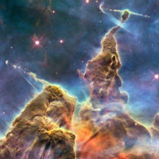 La NASA muestra imagen de una nebulosa siendo devorada por estrellas