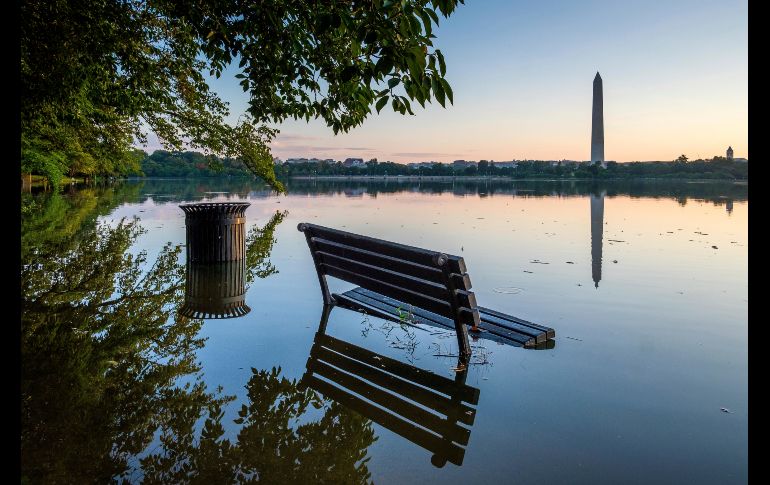Una inundación en Washington, DC, luego del desbordamiento de la cuenca de marea por fuertes lluvias. AP/J. Ake