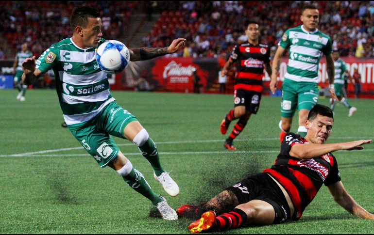 Santos no pierde la suerte del campeón; Tijuana, por el contrario, juega mejor de lo que dice la tabla del Apertura 2018. EFE/A. Zepeda