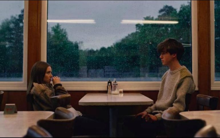 La siere de Internet es protagonizada por Jessica Barden como 