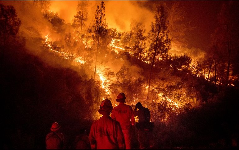 Debido al incendio descontrolado del 5 de julio, miles de habitantes fueron obligados a evacuar sus viviendas. AP / ARCHIVO