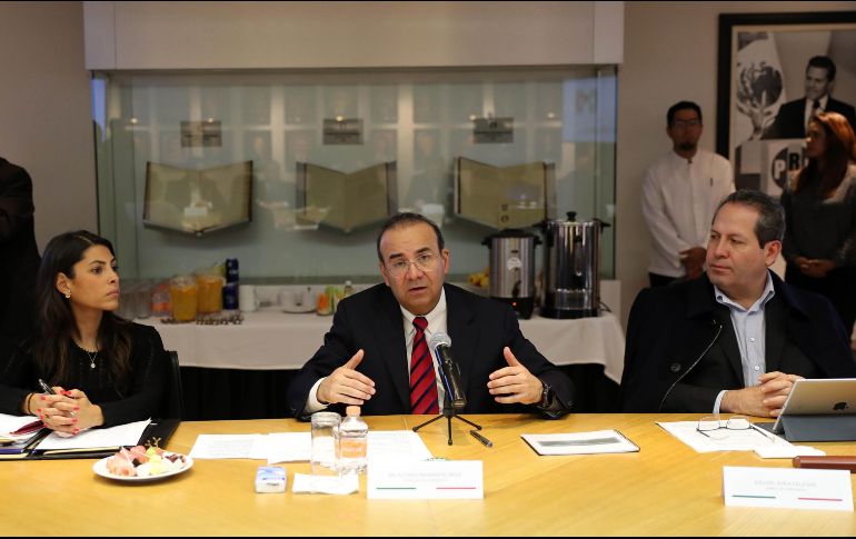 Navarrete tuvo una reunión plenaria con el grupo parlamentario del PRI en el Senado. SUN/V. Rosas