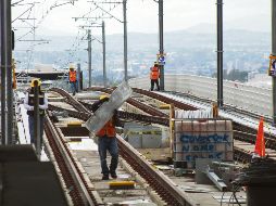 Se espera que la línea 3 del tren ligero esté terminada este año; sin embargo, solo operarán los dos viaductos, ya que el tramo subterráneo continuará en fase de pruebas. EL INFORMADOR.