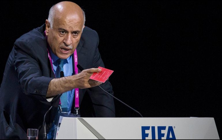 Previo a un partido amistoso entre Argentina e Israel, que se jugaría en junio, Rajoub pedía a los aficionados quemar camisetas y fotografías del jugador del Barcelona. AP / ARCHIVO