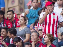 Seguidores rojinegros y rojiblancos se unieron en este reconocimiento. MEXSPORT/C. de Marchena