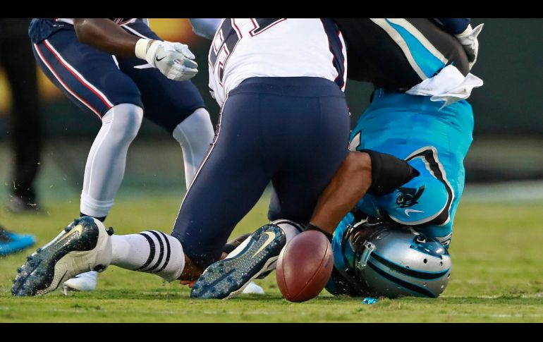 Newton fue obligado a salir del encuentro para ser evaluado bajo el protocolo de conmociones. AP/J. Miczek