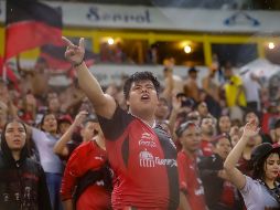 La Barra 51 y la Irreverente pusieron color al partido con mantas y cánticos. EL INFORMADOR/F. Atilano