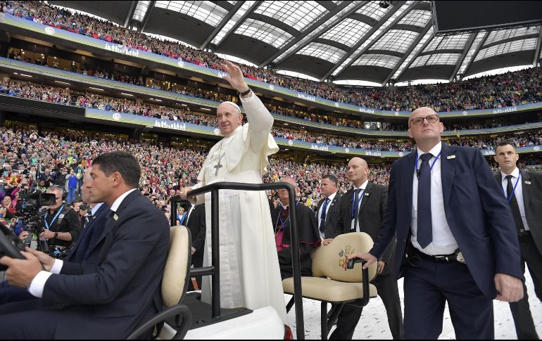 El Papa Francisco ariba al Festival de las Familias en medio de un dispositivo de seguridad. AFP/OSSERVATORE ROMANO
