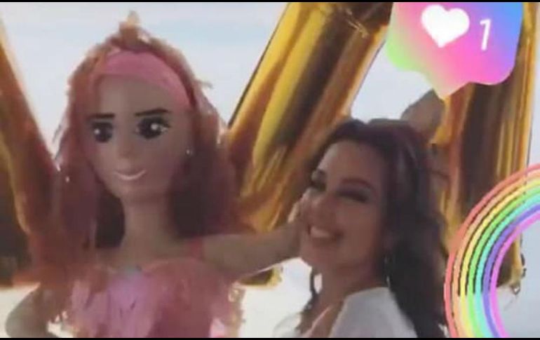 La piñata fue enviada a la cantante a través de su club de fans MDC Thalia Tam. FACEBOOK / Piñatería Ramírez