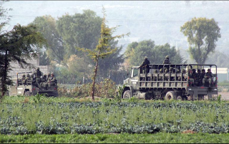 Militares acudieron a apoyar a personal de Seguridad Física de Pemex que fue agredido por los presuntos delincuentes. SUN