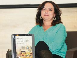 Primera novela. La autora presenta “El oído miope”.