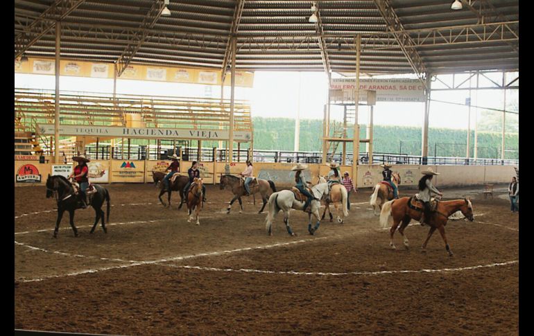 Equipo. Este es el entrenamiento previo a la famosa competencia El Millonario en el Rancho Santa María de Tlajomulco de Zúñiga, Jalisco.