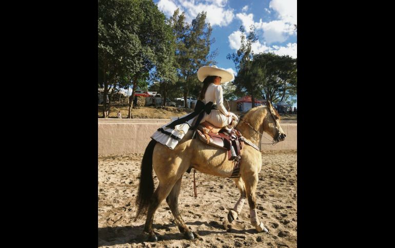 Presencia. Mariana Bañuelos con el traje típico de Adelita.