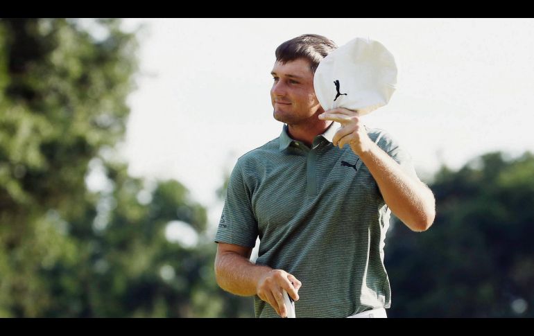 Bryson DeChambeau es líder en Nueva Jersey con una diferencia favorable de cuatro golpes. AFP / G. Shamus