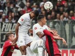 Salcedo y su equipo inician Bundesliga con triunfo. EFE