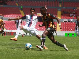 Amaral (D) anotó el primer gol de los melenudos. EL INFORMADOR/G. Gallo