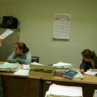 Detienen a funcionario; se autoprestó más de un millón