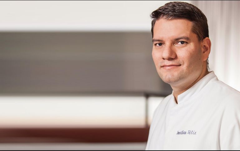 Jonathan Félix, chef ejecutivo, listo para regalar una noche memorable a los comensales. ESPECIAL