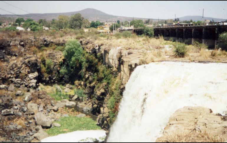 En la fosa se encontraron seis cuerpos: cuatro hombre y dos mujeres según análisis preliminares.