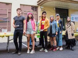 La producción cuenta la historia de seis adolescentes que descubren sus poderes sobrenaturales y deberán enfrentarse a sus padres quienes son los villanos de la historia. TWITTER / @marvelsrunaways