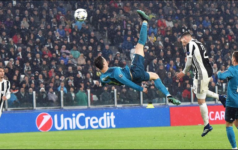 La diana del luso, definida por los Observadores Técnicos de la UEFA como ''una extraordinaria exhibición de técnica y potencia física'', recibió 197 mil 496 votos. EFE / ARCHIVO