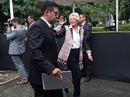 Olga Sánchez Cordero a su llegada a la reunión de integrantes de la Conago con el presidente electo, Andrés Manuel López Obrador, en el Colegio de Ingenieros Civiles de México. SUN/A. Leyva