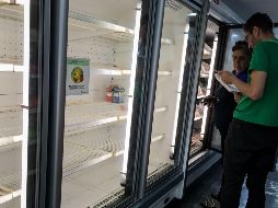 Productos básicos para el venezolano han desaparecido luego de que el gobierno fijara su precio. EFE / M. Gutiérrez