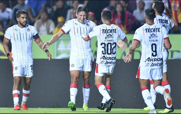 Edson Torres (#302) hizo una magistral jugada para habilitar a Jesús Godínez (#23) y sentenciar el triunfo rojiblanco ante Morelia. MEXSPORT/I. Ortiz