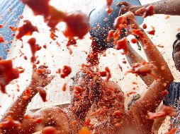 Fotogalería: "Tomatina" pinta de rojo a ciudad española