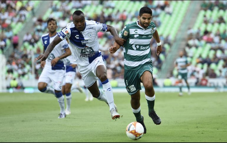 Por más que Santos trató de buscar la meta contraria, no pudo descifrar el parado de Pachuca. MEXSPORT