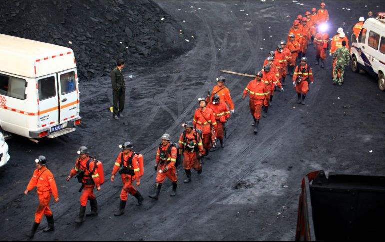 Diversos cuerpos de rescate acudieron al lugar para atender a los afectados. AFP/ARCHIVO