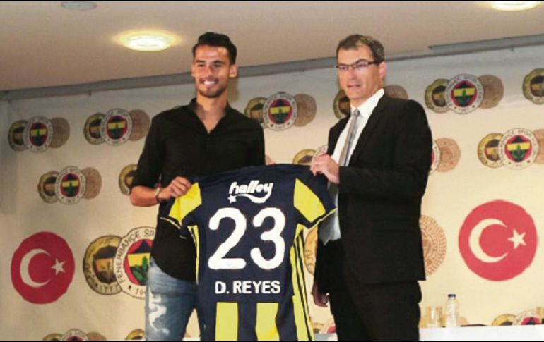 El mexicano jugará con el dorsal “23”. FENERBAHCE