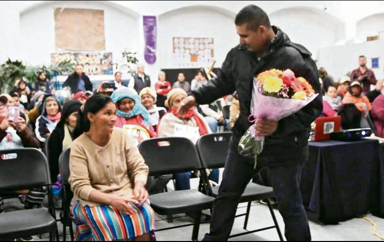 Migrante se reencuentra con su mamá. EL INFORMADOR/E. Barrera