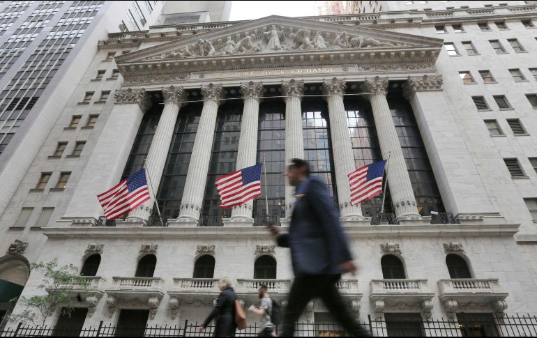 El índice industrial Dow Jones, que incluye a las 30 compañías más importantes de EU, abrió con una pérdida de 53.63 puntos, al situarse en 26 mil 070.94 unidades. AP / ARCHIVO