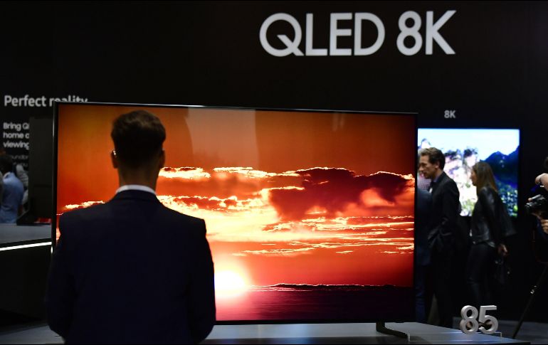 La compañía sur coreana destaca que el televisor permite mejorar la calidad de imagen de producciones que no están en 8K, sin importar la fuente. AFP / T. Schwarz