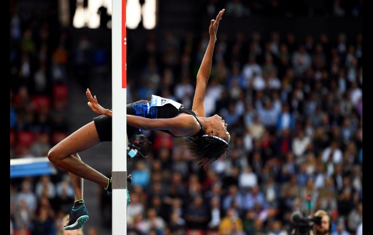 Levern Spencer, de Santa Lucía, compite en la prueba de salto de altura de la reunión internacional de atletismo de la Liga Diamante de la IAAF disputada en Zúrich, Suiza. EFE/J. Bott