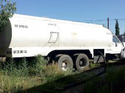Las autoridades federales realizaron la inspección de los automotores y aseguran dos cisternas de 20 mil litros, llenas al 90 por ciento de su capacidad por el producto mencionado. NTX / ARCHIVO