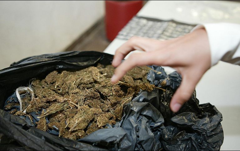 Los efectivos de la agencia localizan y aseguran un paquete con 464 gramos de mariguana, así como dos recipientes de vidrio conteniendo un líquido amarillo con las características del hachís y  una caja con un vaporizador. EL INFORMADOR / ARCHIVO