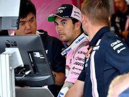 Sergio Pérez, de Racing Point Force India, se prepara para los entrenamientos libres en el circuito de Monza. EFE/D. Zenaro
