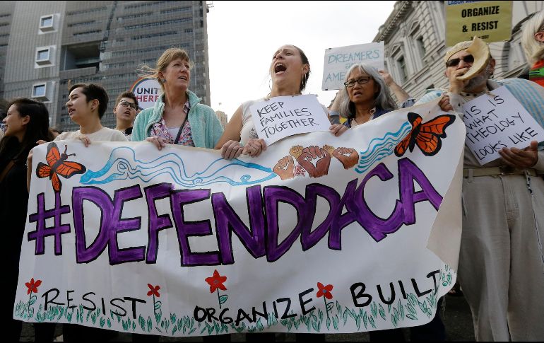 El DACA fue promulgado en 2012 por el entonces presidente Obama para proteger de la deportación y otorgar permisos temporales de trabajo y residencia a 690 mil dreamers. AP / ARCHIVO