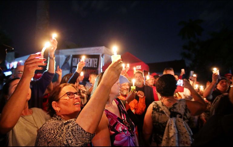 Partidarios de Lula da Silva asisten a una vigilia de apoyo. AFP/H. Andrey