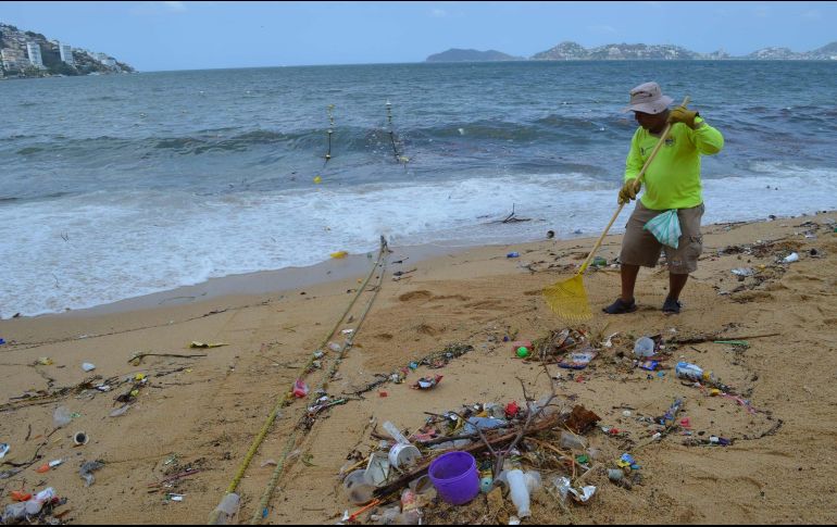 Francisco emite un mensaje para que todos se comprometan a salvar lo que él aclamó como el ''impresionante y maravilloso'' don dado por Dios de las ''grandes aguas y todo lo que contienen''. NTX / ARCHIVO