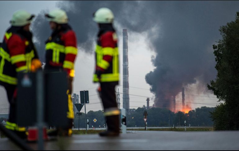 Alrededor de 400 bomberos son movilizados y las autoridades locales inician un plan de 