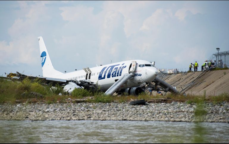 El avión venía de Moscú y llevaba a bordo 164 pasajeros y seis tripulantes. El incendio fue extinguido en ocho minutos. AP