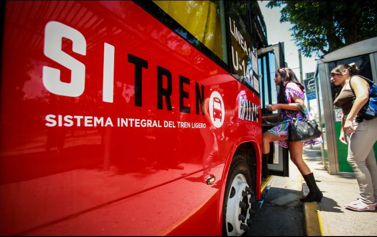 El transporte público circulará por el paso desnivel de Av. Hidalgo, por lo que las paradas de Pedro Loza, Teatro Degollado y Calzada Independencia, se verán suspendidas durante el tiempo que dure la obra. EL INFORMADOR/ ARCHIVO