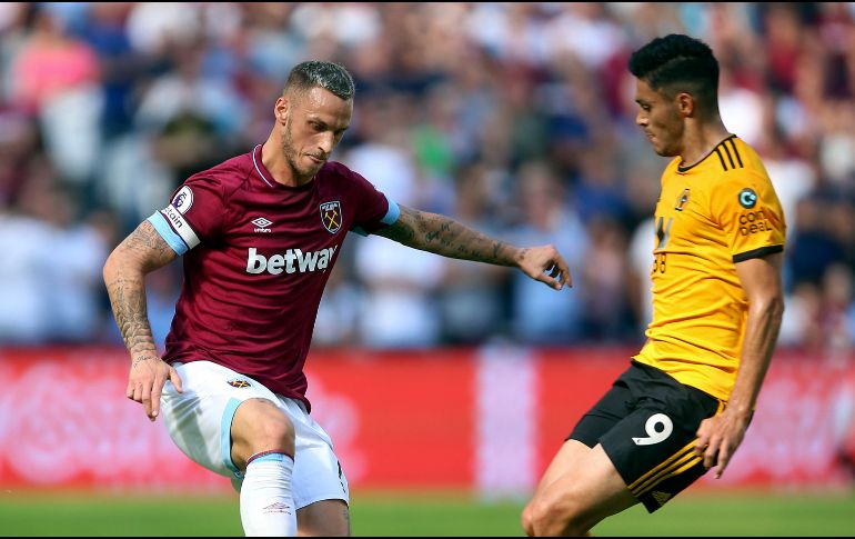 Jiménez (D) tuvo una participación muy activa, que hubiera sido buena y hasta destacada sino falla una acción clara de gol que tuvo en el segundo tiempo. AP / N. French