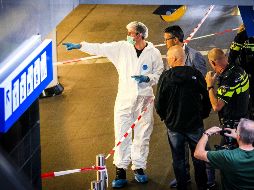 La Policía, que se encontraba patrullando en la estación, actuó en cuestión de segundos y disparó al atacante, quien se recupera de las heridas en el hospital. EFE/ R. de Waal