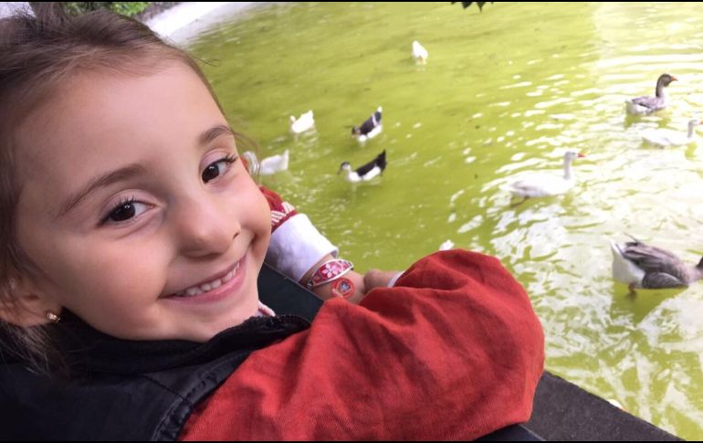 La pequeña Antonella, de cinco años de edad, no conocía a la familia de su padre, quien estaba distanciado de ella. TWITTER/@IvonneMonteroO