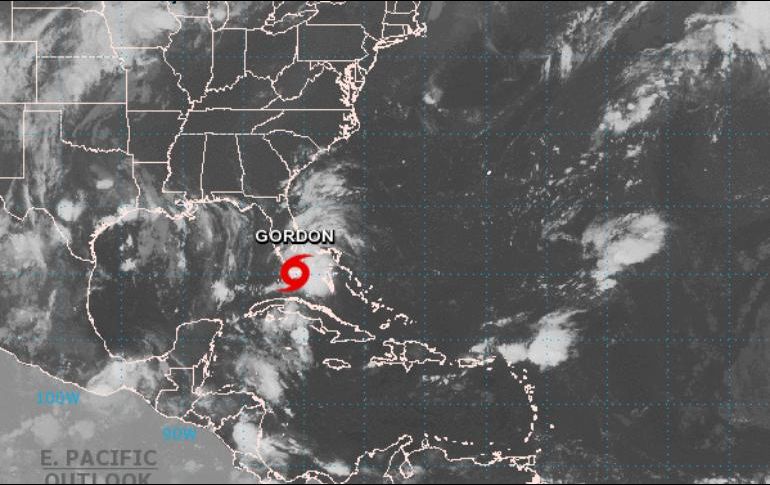 El vórtice de la tormenta estaba a 30 kilómetros al oeste de Cayo Largo. ESPECIAL / nhc.noaa.gov